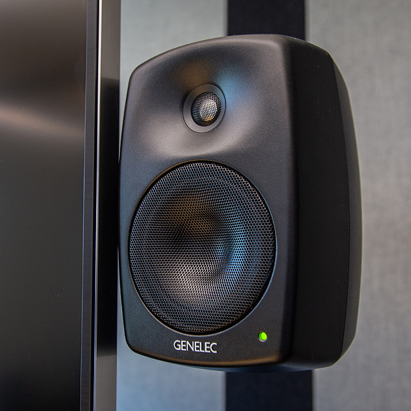 Genelec kaiutin näyttökaluste - Presson Oy