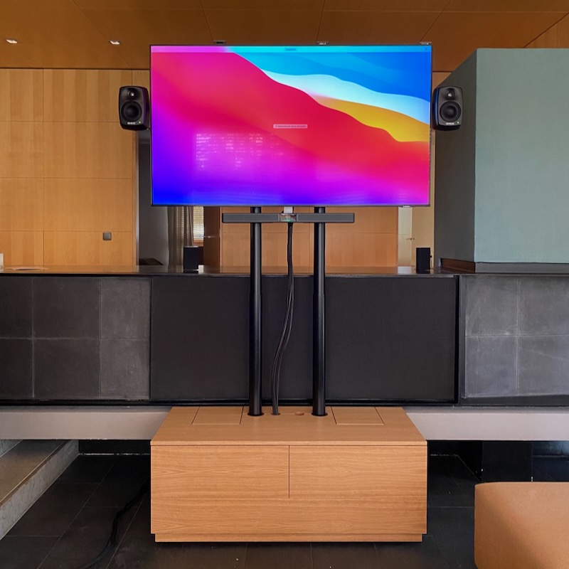 Presson Oy Cabin - Näyttökaluste viimeistely viilu