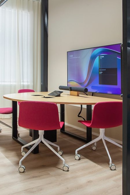 Presson Oy Table, Micro- Esityskaluste viimeistely tamiiviilu