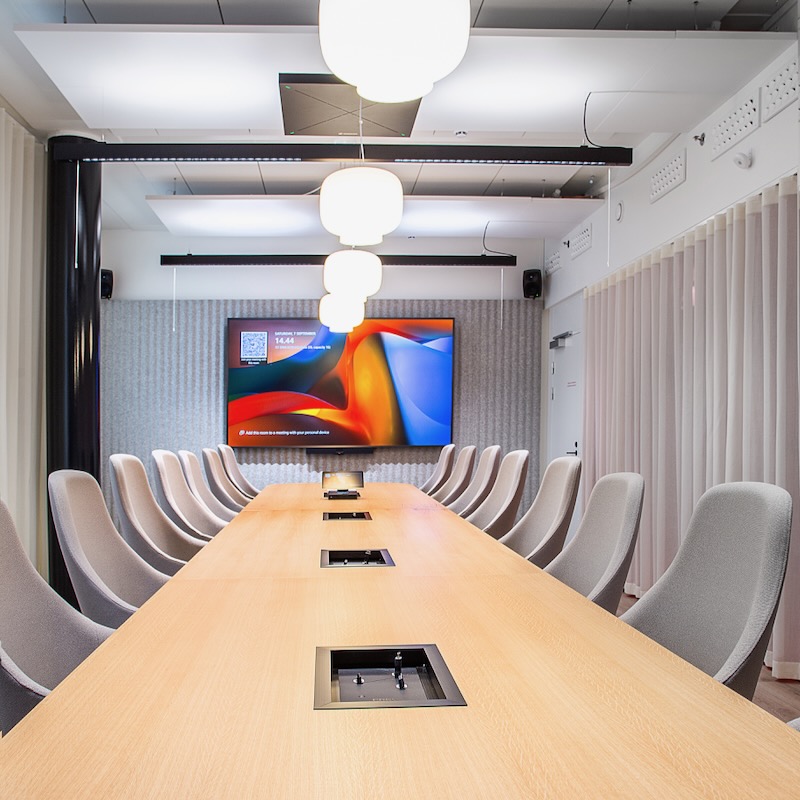 Presson Oy Interface E4 - Esityskaluste viimeistely musta