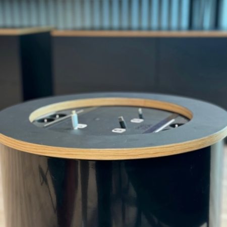 Presson Oy Move Round - Esityskaluste musta viimeistely