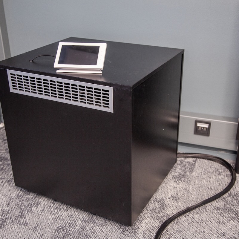 Presson Oy AV-Rack - AV-kaluste viimeistely musta