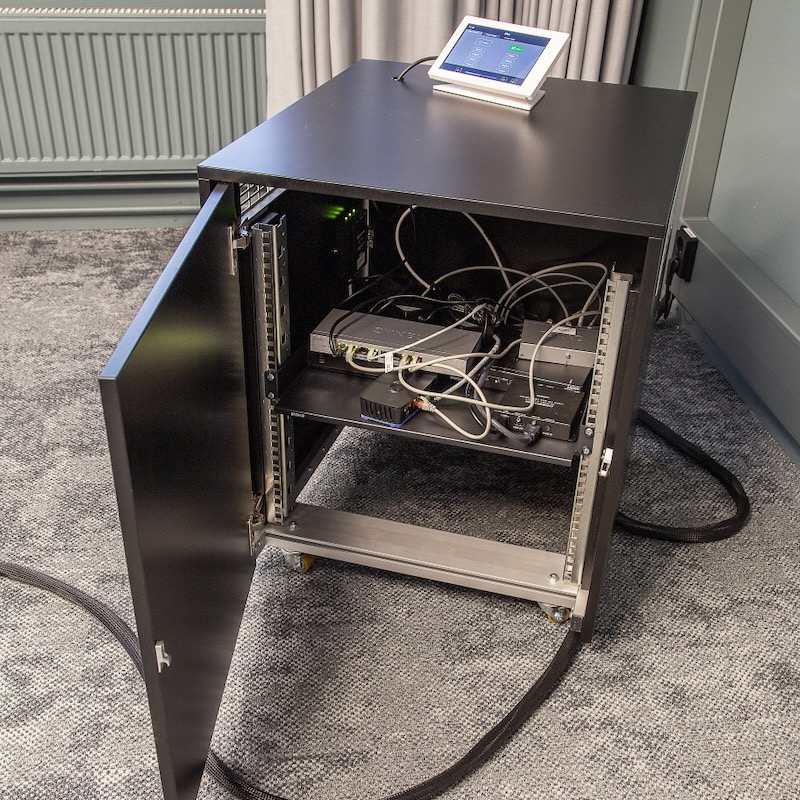 Presson Oy AV-Rack Presson Oy AV-Rack - AV-kaluste viimeistely musta