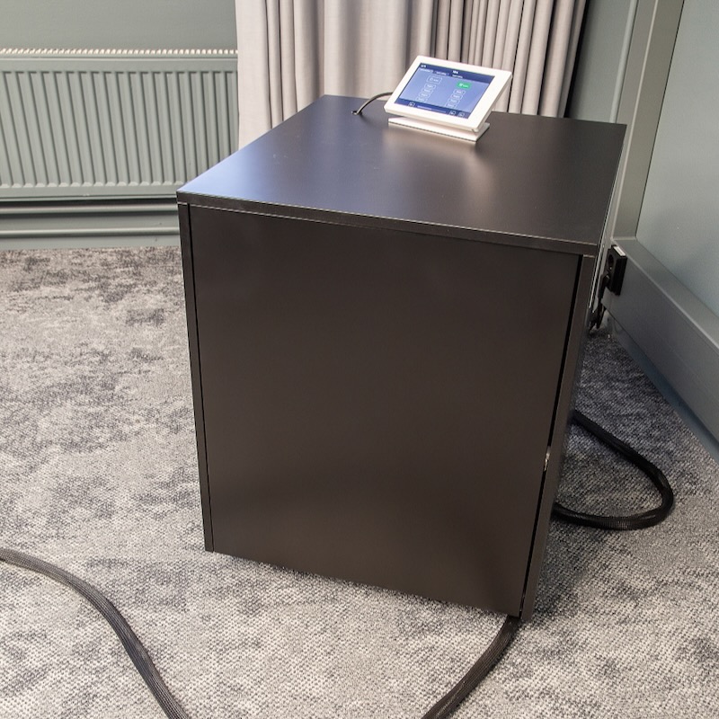 Presson Oy AV-Rack - AV-kaluste viimeistely musta