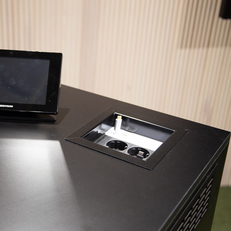 Presson Oy Presentation AV-Rack - AV-kaluste viimeistely musta