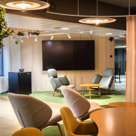 Presson Oy AV-Rack - AV-kaluste viimeistely musta