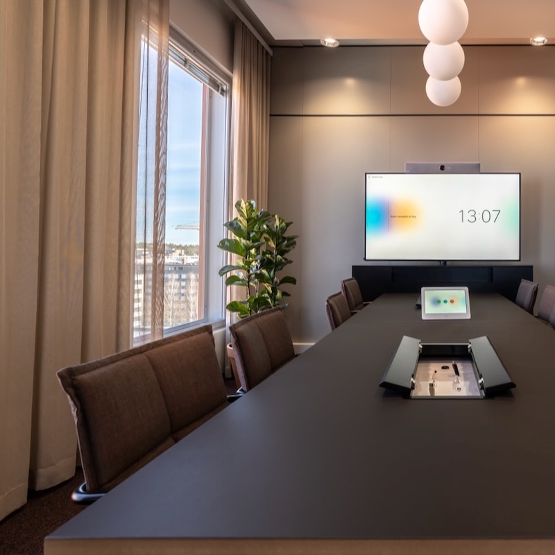 Presson Oy Interface S6 - Esityskaluste viimeistely musta