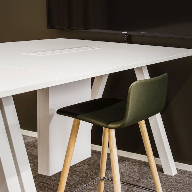 Presson Oy Interface Slim Presson Oy Interface Slim - Esityskaluste viimeistely valkoinen